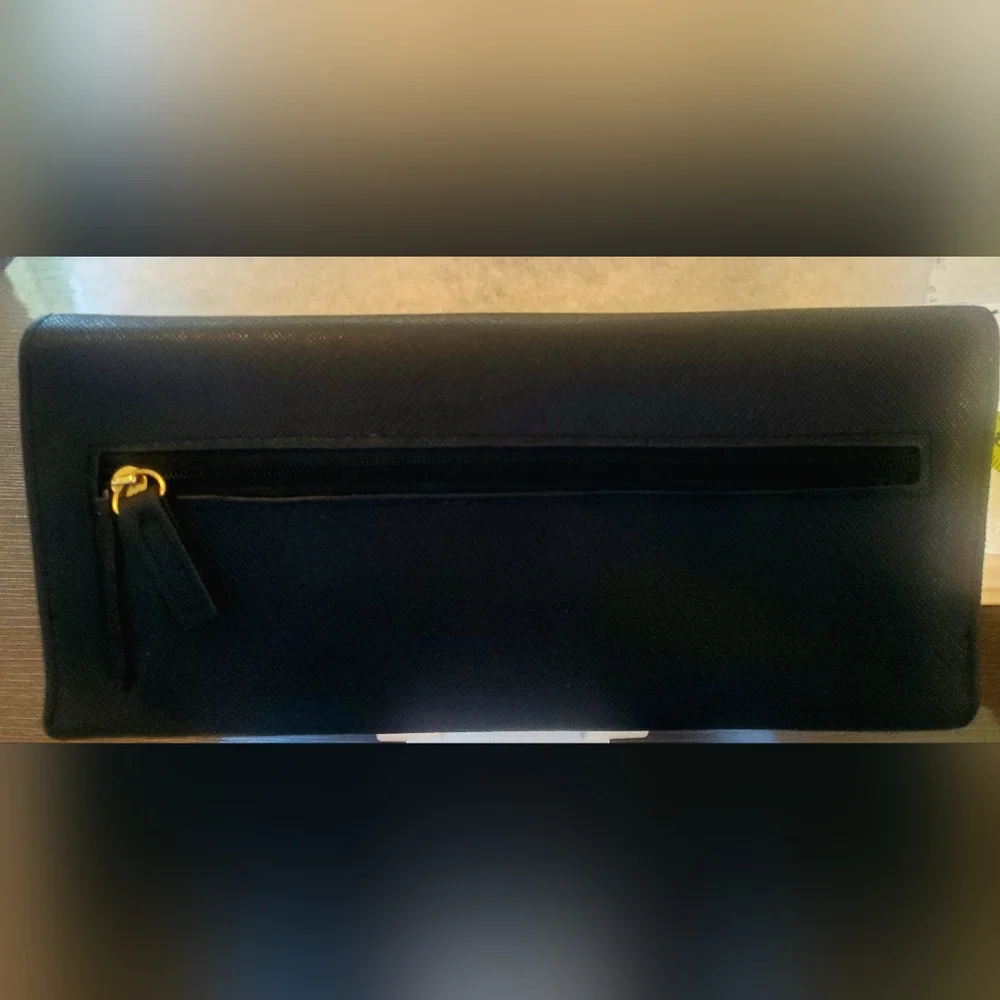 TAHARI Wallet, magnetic front closure, zippered change compartment